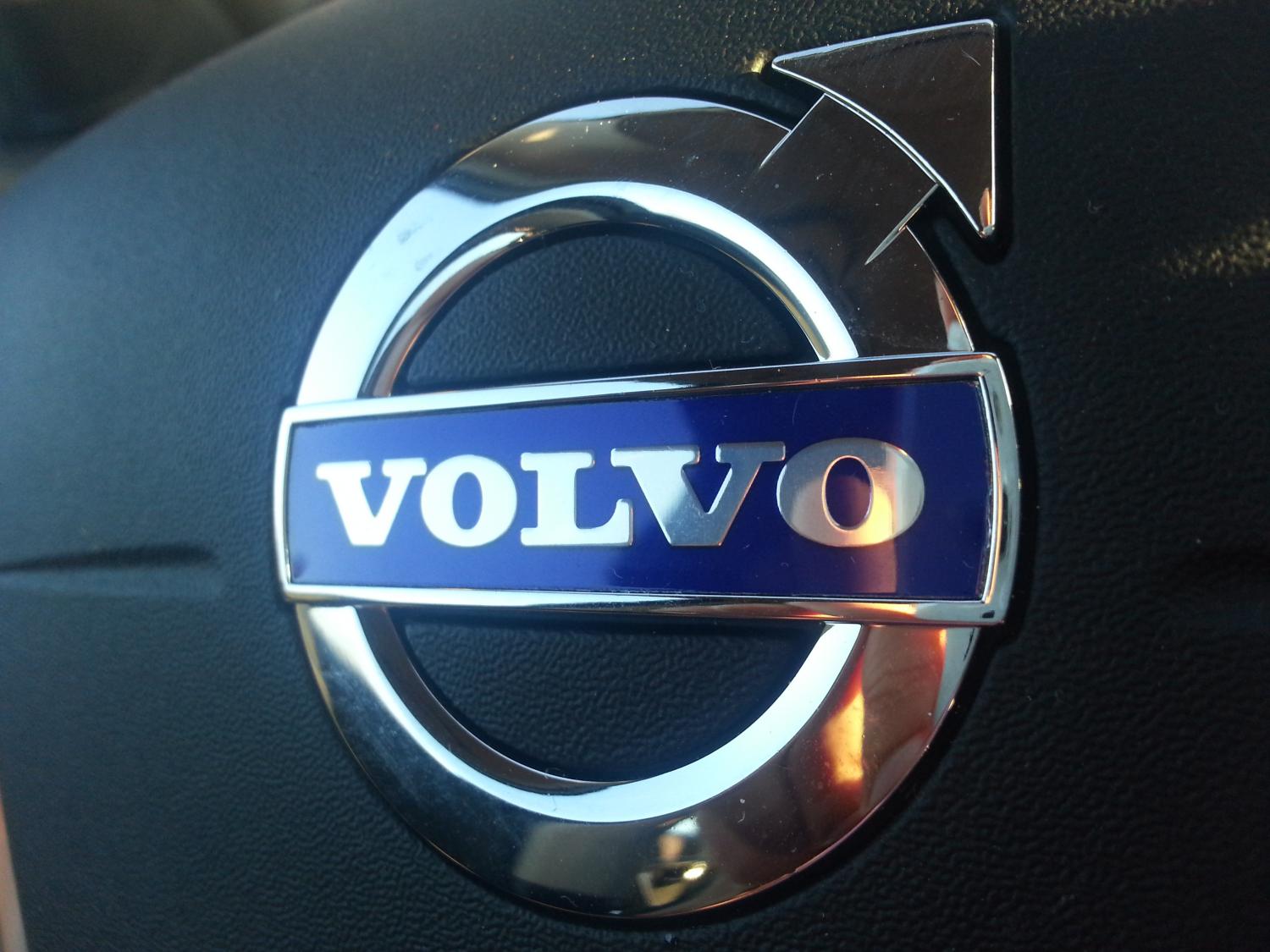 To burnish its already strong reputation for automobile safety, Volvo will cap its vehicles' speed limits by 2020. But is this a PR stunt or giant step ahead for public safety?